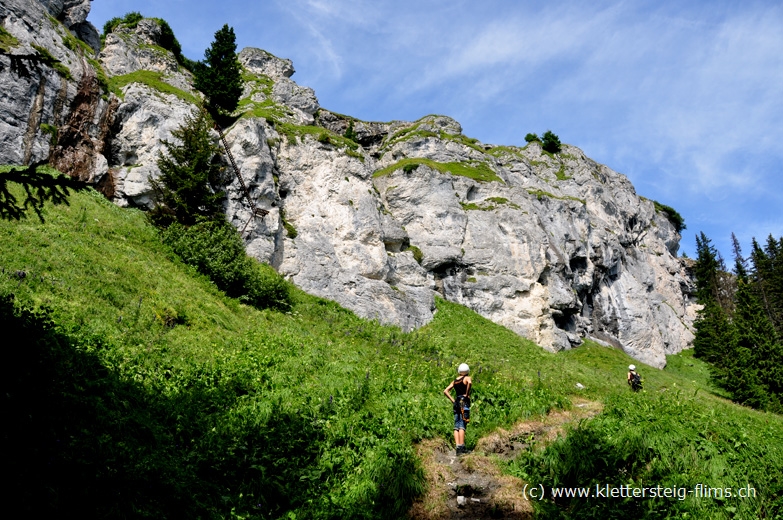 Auf dem Weg über die Halde Pardatsch zur 3-ten Stufe des Klettersteiges Pinut